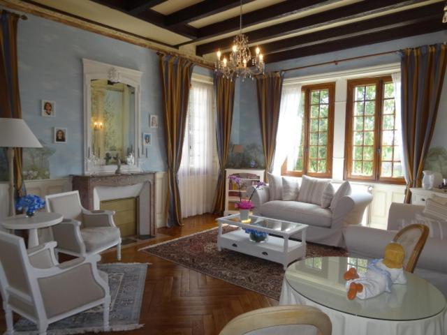 Le Chateau De Vernieres Talizat Exterior photo